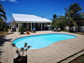 Bord de mer belle villa avec grande piscine